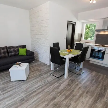 Mia - One Bedroom With Balcony Apartment *