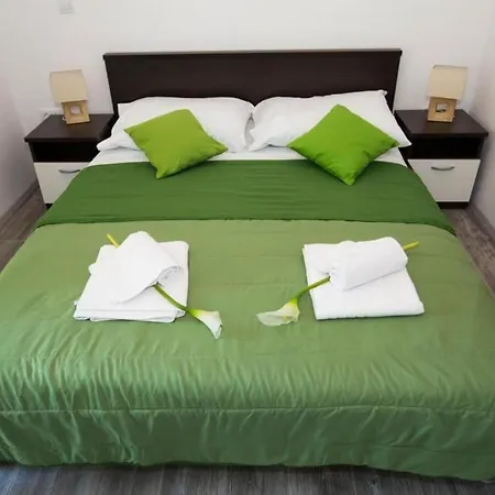 Apartment Mia - One Bedroom With Balcony